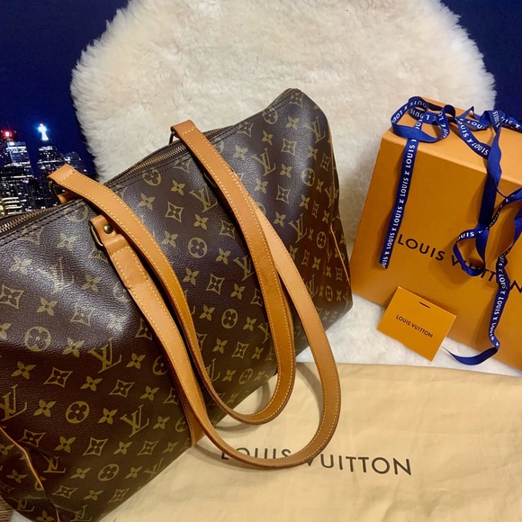 Authentic Louis Vuitton travel bag - Picture 3 of 5